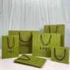 Helt ny G Green Dress Scarf Shoes Gift Box Parfym Lipstick Belt Packaging Box Bag AA220322229J