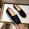 Sandaler lyxskor för kvinnor designer loafers kvinna sandaler espadrilles höst glider damer platt strand halv tofflor mode kvinnlig fiskare duksko med b