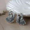 Orecchini femminili vintage creativi antichi di pavone Personalità della moda Gioielli fatti a mano in metallo intagliato per feste 240305