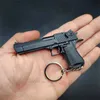 Brinquedos de armas 1 3 Modelo de metal de alta qualidade Desert Eagle Kelechain Toy Gun Gun Miniature Pistol Collection Toy Gift Pinging T240309