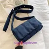 Bottgss Ventss Cassette Designer Bolsos de mano para mujer Tienda en línea Nuevo Ins Tendencia de moda Neto Rojo Sólido Bolsa de almohada de esponja Nylon Individual con logotipo real