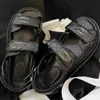 Design de mode de luxe Petit parfum Velcro Sandals Femmes 2024 Été Nouveau appartement décontracté à l'extérieur pour porter l'orteil ouvert toutes les chaussures romaines épaisses pour recruter des partenaires