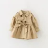 Jackor Girls Trench Coat Baby Fashion Lapel Långärmad ytterkläder Spring Autumn Kids Solid Color Cotton Medium Length Jacket 7M-3Y