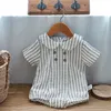 Summer Toddler Kids Stripe Bodysuit Boys Loose TurnDown Collar Jumpsuit Girl Baby Thin Shirt Crawlwear Onesie kläder 240305