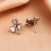 Pendientes cortos Tendencia de la moda S925 Plata con incrustaciones 5a Zirconio Blanco Nácar Mujer Personalidad Geométrico