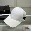 Berretto da baseball di lusso popolare Berretto di design Berretto di lusso unisex Logo triangolare Caratteristica di tela di moda Borsa per la polvere da uomo snapback Cappellino da sole moda regolabile