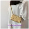 Bottgss Ventss Cassette Bolsas de asas originales Tienda en línea 2023 Nueva moda coreana Bolsa tejida Almohada de mano Diseño pequeño Alta calidad Individual con logotipo real