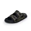 2024 Sandalias de diapositivas metálicas de lujo Diapositivas de diseñador Zapatillas para mujer Zapatos Sandalia de verano Moda Chanclas planas anchas Zapatilla para mujeres Zapatos de tacón bajo Tamaño 35-42 6239