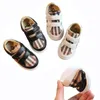 Zapatos planos informales de diseñador para niños, zapatos antideslizantes a rayas a la moda para bebés y niñas, zapatillas deportivas clásicas para bebés