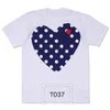 Mode Mens Play T-shirt Garcons Designer Chemises Rouge Commes Coeur Casual Femmes Des Badge Graphique Tee Coeur Derrière Lettre sur la Poitrine Cdg Manches Courtes 807