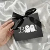 Confezione regalo Mini carina scatola di caramelle di Halloween con un design spettrale di fischi e fantasmi - Scatola nera con nastro Dolcetto o scherzetto T240309