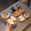 Barnskor Bow Pearls Open-Toe Summer Flats Kids Casual Girls Sandaler Non-Slip PU Simple Japanese Style For Dresses 240307