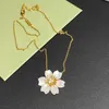 VanCF Necklace Luxury Diamond Agate 18k Gold Christmas Natural White Fritillaria Daisy Necklace Female Flower