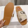 Zapatillas de piel de vaca con plataforma de diseñador famoso: calzado lujoso y cómodo, perfecto para una relajación elegante