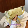 Bottgss Ventss Cassette Bolsas de asas originales Tienda en línea 2023 Nueva moda coreana Bolsa tejida Almohada de mano Diseño pequeño Alta calidad Individual con logotipo real