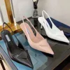 2024 Sandalias Famoso Diseñador Mujeres Tacones deslizantes Albaricoque Puntiagudo Tacón delgado Verano Cuero Limón Ácido Zapatos