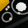 Designerörhängen armband silver halsband kedja smycken lyxbrev hänge f armband för kvinnor män örhänge tillbehör bijou271k