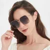 2024 Designer de luxo Novo Família de Designer de Luxo G Novo Tiktok Red Personality Versátil Moda Versátil Óculos de sol GG1024s