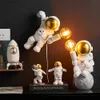 Dekorative Objekte Figuren Heimdekoration Zubehör Kreative Astronauten-Wandlampe Modernes einfaches Wohnzimmer Schlafzimmer Hängende Verzierung Harz Handwerk Geschenk T2403