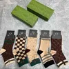 Chaussettes folles de luxe pour femmes Chaussettes Mode Hommes et femmes Coton Respirant Visage Souriant Imprimé 5 Paires Chaussette Avec Boîte