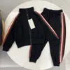 春と秋の高品質のデザイナーの子供用ウェア縫製されたジッパースポーツウェアスーツセーターデザイナースポーツウェアチルドレンズ100cm-150cmA03