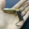 Gun oyuncakları 1 3 M1911 Metal Tabanca Oyuncak Taban Minyatür Model Beretta 92F Anahtarlık Yüksek Kalite Koleksiyon Oyuncak Hediyesi Noel T240309