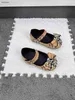 새로운 유아용 신발 멀티 컬러 격자 무늬 아기 공주 신발 크기 21-25 디자이너 어린이 프레 킹 박스 포장 소녀 첫 워커 24mar