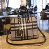 O design de fábrica bolsa bolsa Hong Kong Womens Bag 2024 Nova Simples Elegante e Magnífica Tote Grande Capacidade Portátil Ombro Na Moda