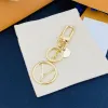 Mannen Vrouwen Elegante Klassieke Gouden Letters Sleutel Gesp Auto Sleutelhanger Handgemaakte Rvs Merk Designer Tas Hanger Sleutelring Sieraden Mode accessoires Geschenken