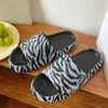 Chinelos 2023 bonito vaca leite nuvem chinelos mulheres sapatos de verão fundo grosso casa banheiro flip flops meninas ao ar livre praia slides sandálias r230210