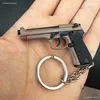 Gun Toys 2024 Mini porte-clés en métal pendentif 1/4 créatif 92f petit pistolet porte-clés anneau sac à bandoulière accessoires pendentif cadeau nouvel an cadeau T240309