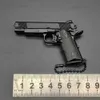Arma brinquedos em miniatura 1911 liga pistola de brinquedo arma chaveiro modelo montável e destacável pistolas pingente para meninos presente adulto t240309
