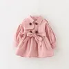 Jackor Girls Trench Coat Baby Fashion Lapel Långärmad ytterkläder Spring Autumn Kids Solid Color Cotton Medium Length Jacket 7M-3Y