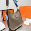 Borse a tracolla in vera pelle Borsa moda donna firmata Chocolat Taurillon Clemence Borse tote Cross Body Scava fuori la borsa di stoccaggio Sciarpa