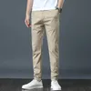 Pantalones chinos y Khkis de seda de hielo ajustados para hombre pantalones casuales de negocios elásticos de gama alta a la moda Primavera Verano 240305