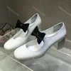 Marcas de luxo paris vintage salto alto mary jane sapatos para mulheres 2024 couro patente plataforma bombas mulher pérolas arco corrente sapatos de salto grosso feminino chanes com caixa