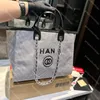 10a toppkvalitet cc väska kvinnor axel crossbody väska designer handväska grov blommig konsistens hög kapacitet strandpåse shopping väskor rese messenger läder väskor tote