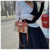 Mode Box Straw Women Handväskor Designer Wicker Woven Shoulder Crossbody Bags Chic Lock Pu Summer Beach Rattan Small Flap 240228