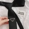 Designer Cravate Hommes Femmes Mode Classique Noir Cravate Soie Fête De Mariage Couleur Solide Cou Pour Cuir Bow Triangle Motif Lettre 6DKI