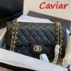 Élégant sac à bandoulière en cuir caviar à carreaux avec matériel doré/argenté, rabat de couleur unie et boucle double lettre – Sac à main de luxe pour femme a6