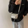 Loja direta da fábrica bolsa pequena axilas de alta qualidade para mulheres 2024 nova moda crossbody verão diamante grade corrente ombro único quadrado