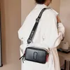 Diseñador al por menor bolsos de hombro para mujer nuevo 2022 Color de contraste pequeño bolso cuadrado tendencia carta bolso de mensajero único 008100279m