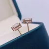 Enkel stil 18K Pure Gold 1CT Princess Cut Moissanite Diamond Studs örhängen för kvinnor