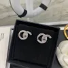 Pendientes de marca de diseñador Charm Joyería de marca de gama alta Pendientes de diseño de estilo de lujo clásico Selección popular Amantes Chapado de regalo Rea261p