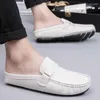 Scarpe casual 2024 Uomini di marca Estate Piatto Uomo Nero Morbida pelle Slip-on Mezze pantofole Comodi mocassini da guida