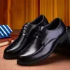 Sapatos masculinos formais de couro original, sapatos de pele italiana para homens, elegante, casual, de negócios, luxuoso, sapato social masculino 240305