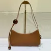 23 Le Bisou Women Shourdle Bag Luxury Designer Leath Leather Golden Hardware Fashion Lady Crossbody Bag Zipped Closure調整可能なショルダーストラップハンドバッグ財布財布