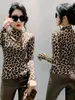 T-shirt da donna Autunno Collo alto Manica lunga Stampa leopardata T-shirt con perline fatte a mano Scava fuori Moda sottile T-shirt elasticizzate Top BH9866