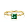 Anéis de cluster Emerald Cut Geometric Zircon 18K Anel torcido banhado a ouro adequado para mulheres elegantes