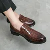 Sapatos casuais de luxo masculino couro patente crocodilo padrão mocassins casamento apontou toe tamanho grande 48